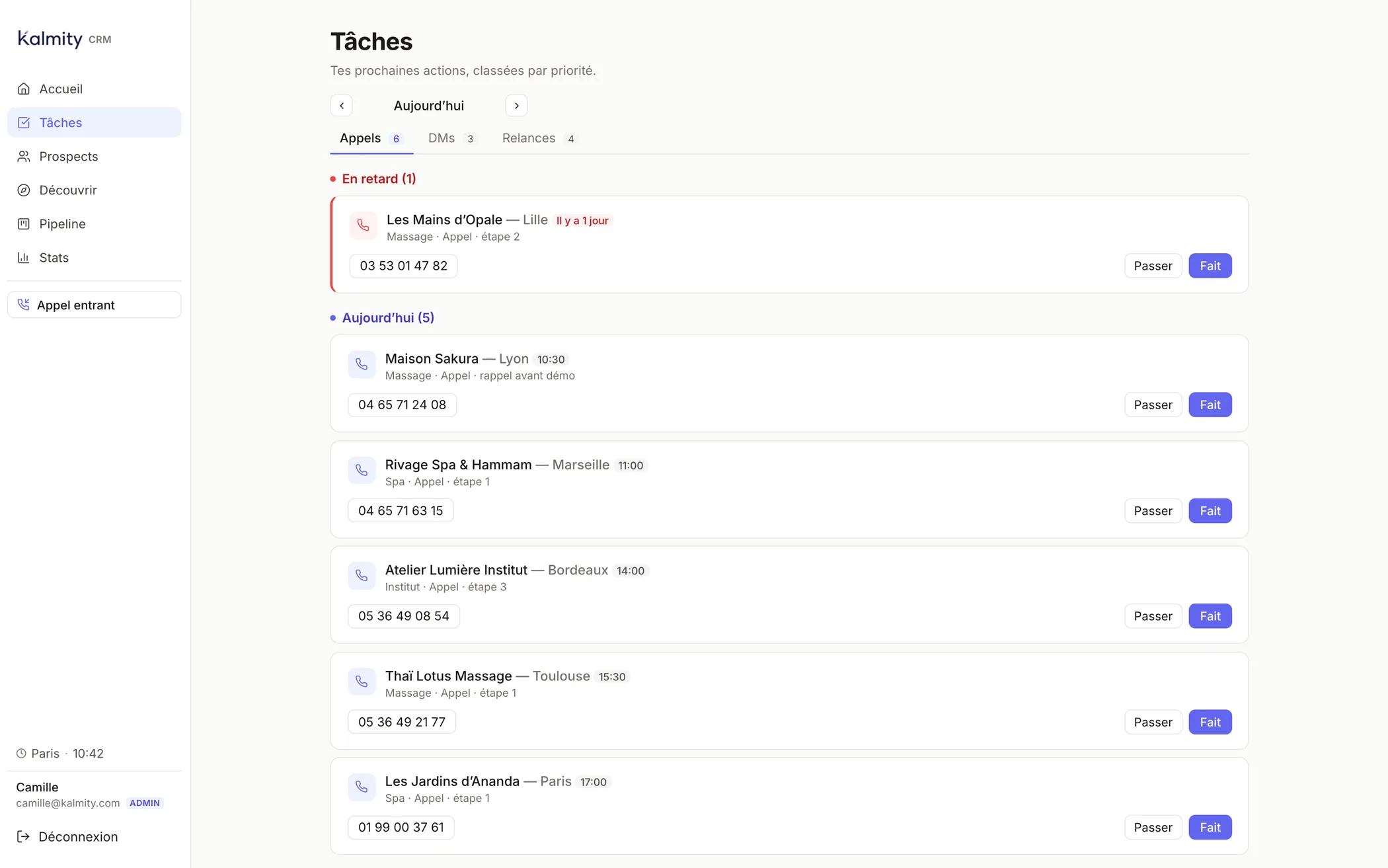 Liste des tâches du jour dans Kalmity CRM : appels en retard et appels prévus, données fictives