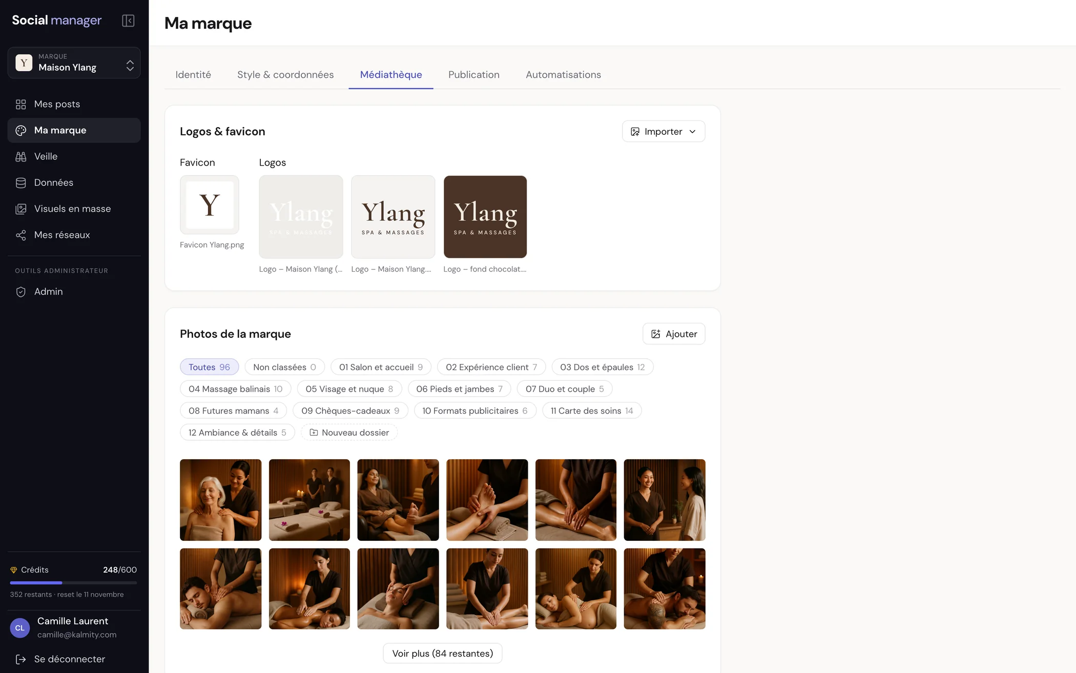 Médiathèque d’une marque dans Social manager : logos, favicon et photos classées par dossiers, marque fictive